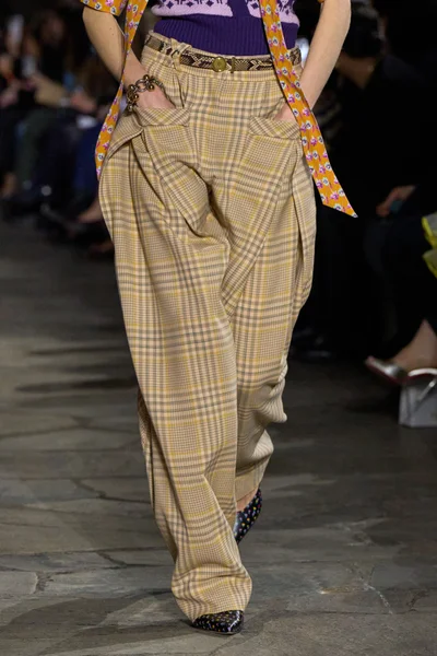 Look 70